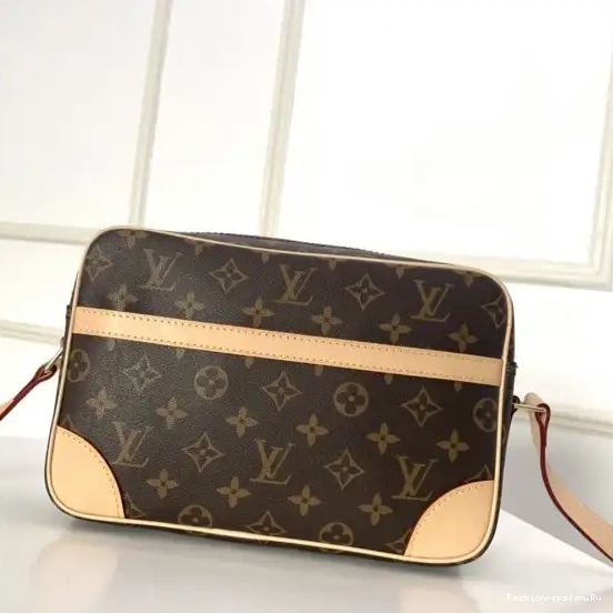 FS CHEAP MESSENGER LOUIS VUITTON BAG 0625